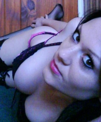 Экспрессивная и раскрепощенная красотка с аппетитной фигурой ждет тебя в гости. Готова подарить море удовольствия и наслаждения. Звони, не стесняйся! 13267, 24 года