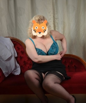 Милая и нежная кошечка ждет своего господина. Готова доставить тебе удовольствие и расслабление после тяжелого дня. Звони, не пожалеешь! 6304, 40 лет